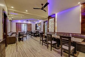 a restaurant with a bar with tables and chairs at Townhouse 1239 Grand Inn in Ghaziabad