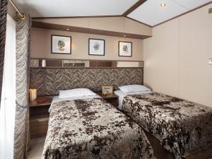 a hotel room with two beds in a room at Beachwood 21 in Camber