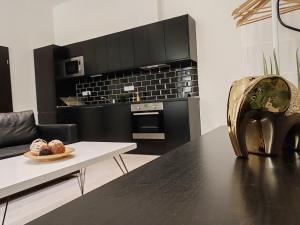 A kitchen or kitchenette at A5 Apartment - Budapest - hostAID