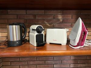 a counter with various appliances on a brick wall at APARTAM GRANOLLERS in Granollers