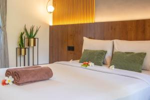 Postel nebo postele na pokoji v ubytování Uluwatu Yoga Resort