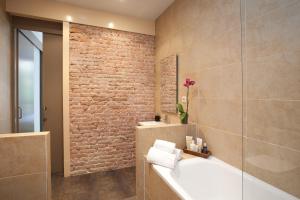 Koupelna v ubytování EasySleep Gaudi Terrace + 37 fotografií