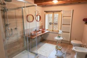 a bathroom with a shower and a toilet and a sink at Dimora nel Castello di Loretello in Loretello +28 photos