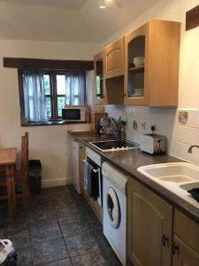 Kuchyň nebo kuchyňský kout v ubytování Siblyback Cottage