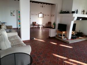 a living room with a couch and a tv at Quatre Vents in Lagarrigue