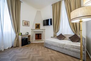 a bedroom with a bed and a fireplace at Residenza d'epoca Poliziano in Florence