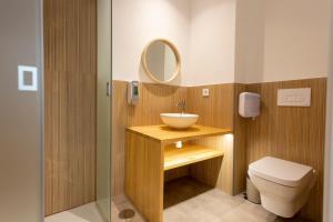Malaga Stop Hostel AB的一间浴室
