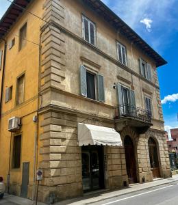 a building with an awning on the side of it at Casa ROMA21 in Buonconvento