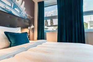 Llit o llits en una habitació de Motel One Basel