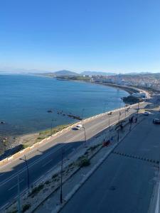 a view of a highway with a view of the ocean at Appartement Ceramica N17 FNIDEQ in Fnidek