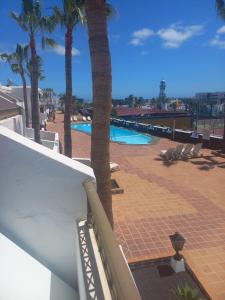 Ein Blick auf den Pool von der Unterkunft Club Del Mar No.8 oder aus der Nähe