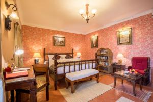 Voodi või voodid majutusasutuse Baber Mahal Vilas - The Heritage Hotel toas