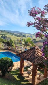 Bazén v ubytování Chácara Recanto do Morro nebo v jeho okolí