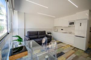 a living room with a glass table and a couch at Emalco 1-8 Centro Beach in Benidorm
