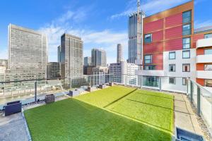 an apartment patio with grass on the roof of a building at Stylish 2Bed penthouse with terrace in Canary Wharf in London