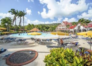Bazén v ubytování TROPIC Appartements village pierre et vacances vue mer Martinique Sainte Luce nebo v jeho okolí