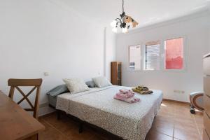 a bedroom with a bed with two stuffed animals on it at Casa La Herradura in Telde