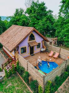 Πισίνα στο ή κοντά στο Sapanca Şeker Bungalov +59 φωτογραφίες