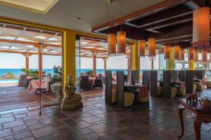 Reštaurácia alebo iné gastronomické zariadenie v ubytovaní Atrium Prestige Thalasso Spa Resort & Villas