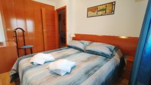 a bedroom with a large bed with two pillows at Casa La Parra en Teruel in Villastar
