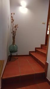 a vase sitting on a table next to some stairs at Casa La Parra en Teruel in Villastar