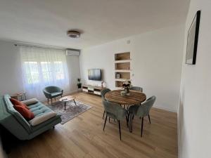 a living room with a table and a couch at Apartman TeNeN in Knin
