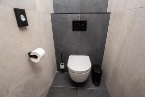 Ένα μπάνιο στο Hotel Kras
