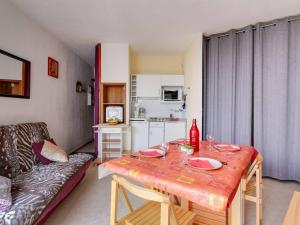 Dapur atau dapur kecil di Studio pour 4 pers avec TV, parking, animaux admis, proche station de ski - FR-1-403-72