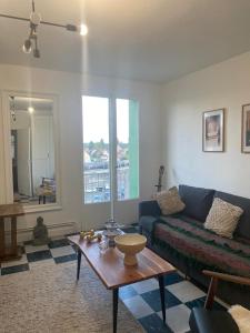 a living room with a couch and a table at Appartement agréable Cosne- Cours- sur- Loire in Cosne-Cours-sur-Loire