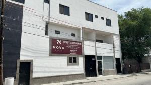 Το κτήριο όπου στεγάζεται  το ξενοδοχείο διαμερισμάτων