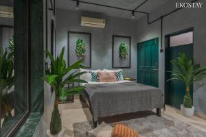 Katil atau katil-katil dalam bilik di Ekostay Jungle Beach Villa I 1 Acre Property I 100 Meters from the Beach +23 gambar