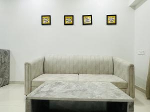 Posezení v ubytování Astha Powai Service Apartment