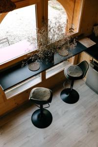 two chairs and a counter in a room with a window at Charming Tiny House in LʼIsle-sur-la-Sorgue