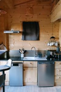 a kitchen with a sink and a stove at Charming Tiny House in LʼIsle-sur-la-Sorgue