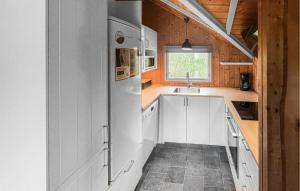 Kuchyň nebo kuchyňský kout v ubytování Holiday Home Skovbrynet Tarm Iv + 18 fotografií