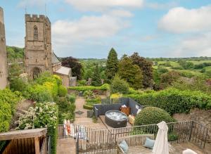 an external view of a garden with a church at 30 Frenchgate in Richmond