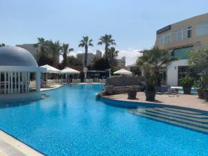 Bazén v ubytování Nice Flat in Caesar Resort nebo v jeho okolí