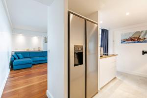 Кухня або міні-кухня у Comfortion Norma - Suite de luxe avec vue sur la Tour Eiffel