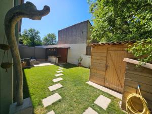 Photo de la galerie de l'établissement Superbe rez-de-jardin à Fuveau, à Fuveau 1 autre photo