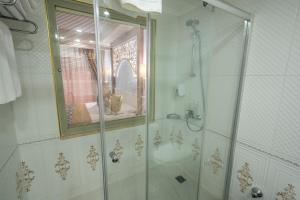 Koupelna v ubytování J'adore Deluxe Hotel & Spa Ultra All Inclusive