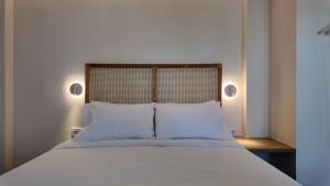 Säng eller sängar i ett rum på Acropolis view apartment