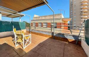un balcón con una silla amarilla en el techo en Lovely Apartment In San Javier With Wifi, en San Javier