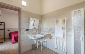 a bathroom with a sink and a bed at Stunning Apartment In Moscufo With Wifi in Moscufo