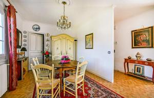 a dining room with a table and chairs at Lovely Home In Saint-Julien-Les-Rosie in Saint Julien Les Rosiers