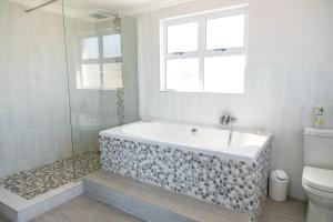 House 12 Beach Club, Hermanus (updated prices 2025)
