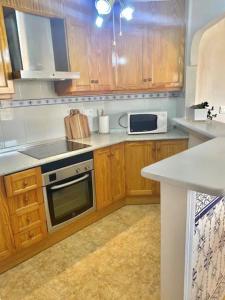 Kuchyňa alebo kuchynka v ubytovaní PMT17 - Penthouse apartment with pool and close to beach
