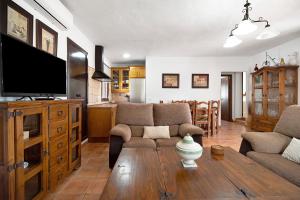 Μια τηλεόραση ή/και κέντρο ψυχαγωγίας στο Casa El Sotillo - Sólo familias