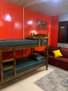 a room with two bunk beds and a couch at Charmoso Studio - AR - Vinho Gratis - Brás - Expo Center Norte - Anhembi - Feirinha da madrugada - Estacionamento Gratis in Sao Paulo