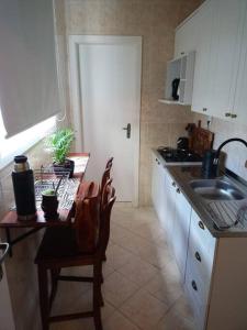 A cozinha ou kitchenette de Studio central com Garagem