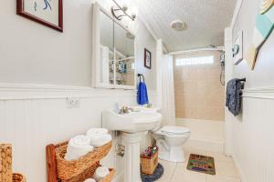 Vannituba majutusasutuses Dreamy Home on Lake Istokpoga with Dock and Views! +25 fotot